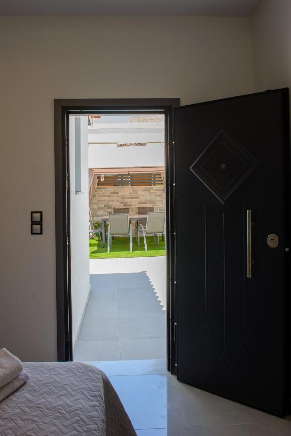 Casa D' Irene Near Airport, 200 Mtrs From The Beach, Artemis Center Apartment *